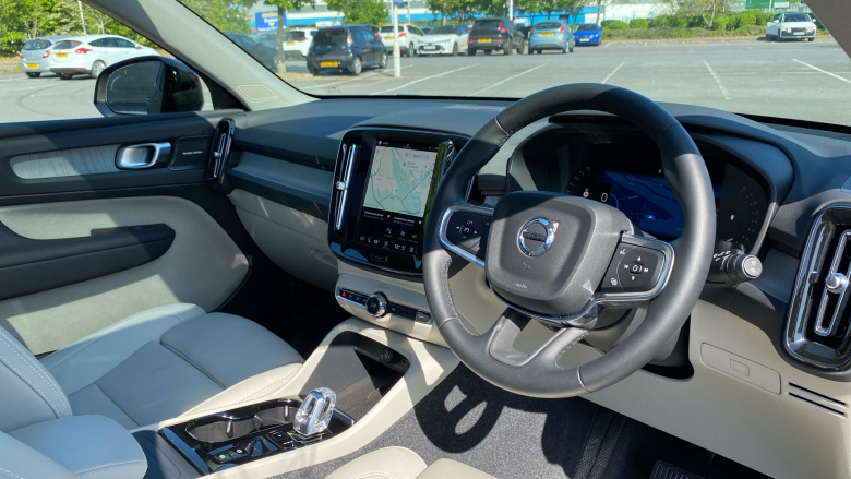 Volvo XC40 2.0 B4P Ultra Dark 5dr Auto Petrol Estate